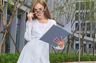 在爱丝的高清摄影集里，揭开美丝审讯官的各种面貌