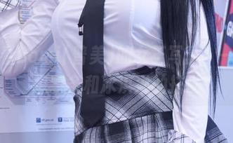 一边看Bomi(普美)的女王写真，一边在想薯条和冰淇淋的搭配