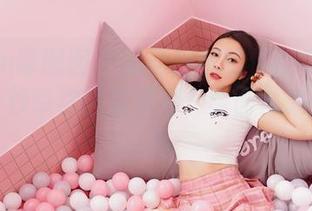 Feilin嗲囡囡 - 双马尾施忆佳KITTY：原图一秒带你回到青春，套图再来一波浪漫
