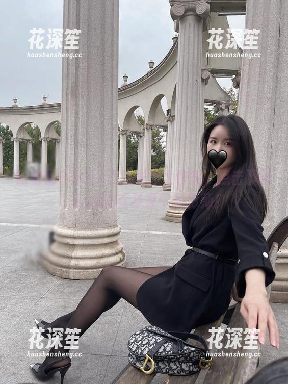 July芝岚 微密圈 - July芝岚居家大作战,点击下载,让你也变身家中摄影师!