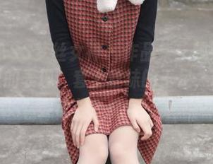 MSLASS梦丝女神 - 作品集：魏婷婷在宿楼里的表现，套上丝袜的玉足，明显是要让你不能自已。