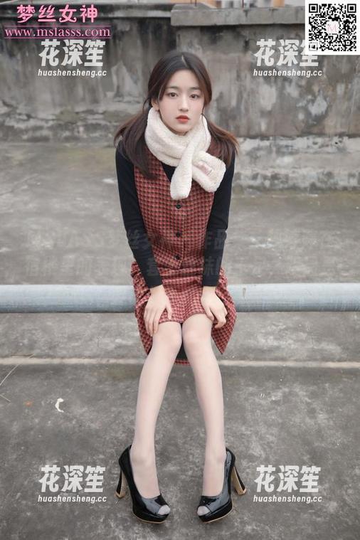 MSLASS梦丝女神 - 作品集：魏婷婷在宿楼里的表现，套上丝袜的玉足，明显是要让你不能自已。