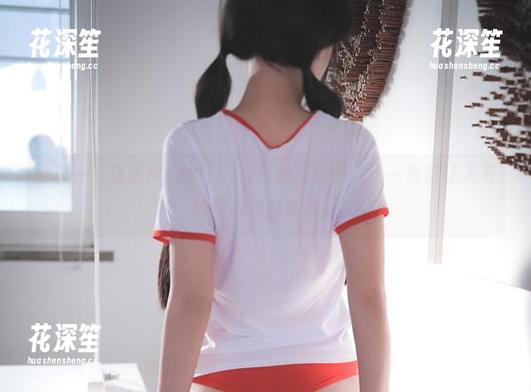 分享一下这本Mozzi(모찌)白丝写真集，每一页都让人有种想模仿的冲动。