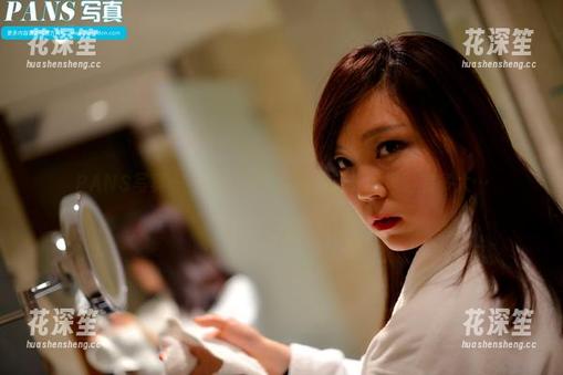 PANS写真-小秋 PANS写真 - 小秋的吊带写真,走光的风险有多大…