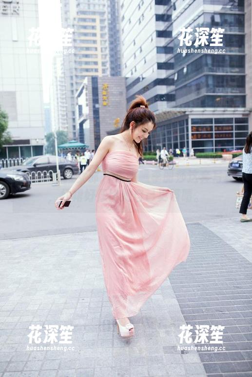 TuiGirl推女郎 - 来瞧瞧李丽莎这套写真，红裙好像比她自己更吸睛。