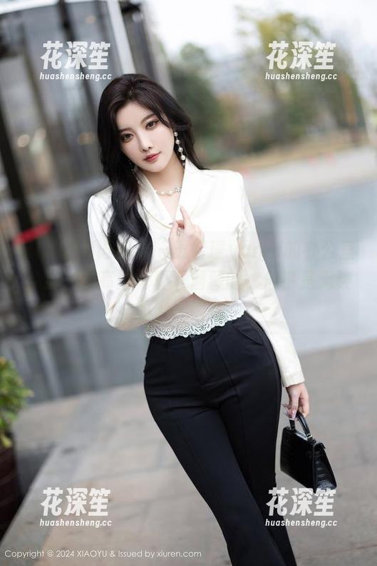 XIAOYU语画界-王馨瑶yanni XIAOYU语画界 - 王馨瑶yanni的办公室:那一抹高清写真下潜藏的,似乎是无数的潜在情绪。