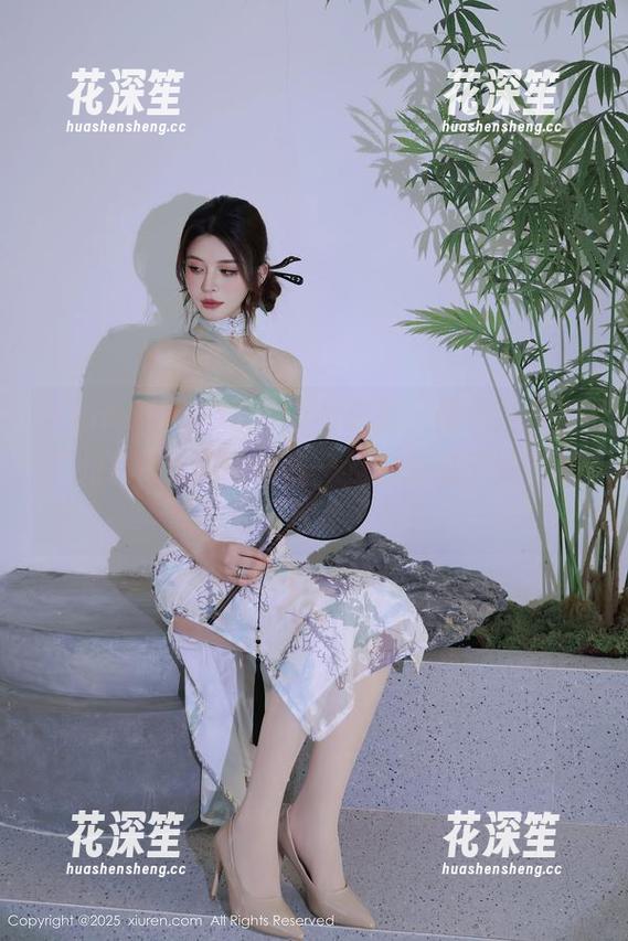 Xiuren秀人网-玥儿玥er Xiuren秀人网 - 原图更新,熙熙攘攘的广州和玥儿玥er同框—我也疑惑了她这是在找何方神圣呀?
