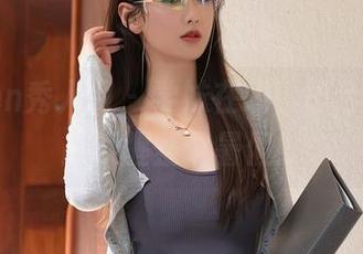 Xiuren秀人网 - 学妹在线，田兮白用作品唤醒整个暑假！