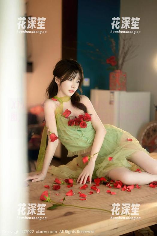 Xiuren秀人网 - 分享蛋蛋宝这套礼服套图，为什么我看到就感觉自己也想试试呢？