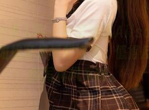 Xiuren秀人网 - 在谭睿琪Ailsa的学生时代，姐姐可是福利满满，值得反复品味的写真风采啊。