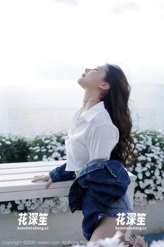 Xiuren秀人网-邹晶晶女王 Xiuren秀人网 - 网盘里的牛仔裤:邹晶晶女王告诉你,穿得越紧,朋友越多。