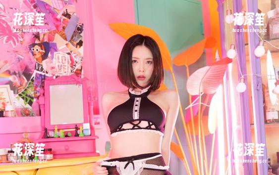 PEEKCLOUD：Yuka(유카)的宅家私房美图，手里喝着奶茶吗？