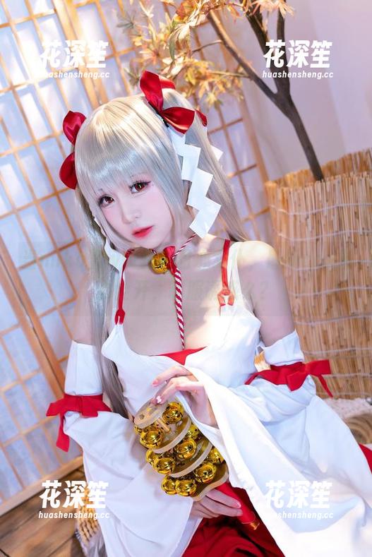 miko酱ww 当miko酱ww化身甜心女仆,最新cos火力全开,制服诱惑么?