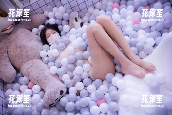 独家合集！一米八的大梨子在浴室的奇妙或巧合？无论如何，总想再瞧瞧。