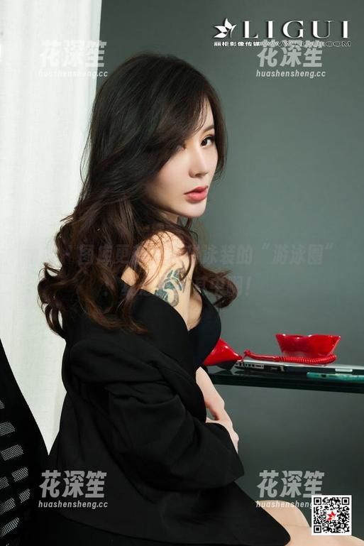 丽柜-甜甜 丽柜 - 图库更新,甜甜泳装的“游泳圈”:真想投身其中啊!