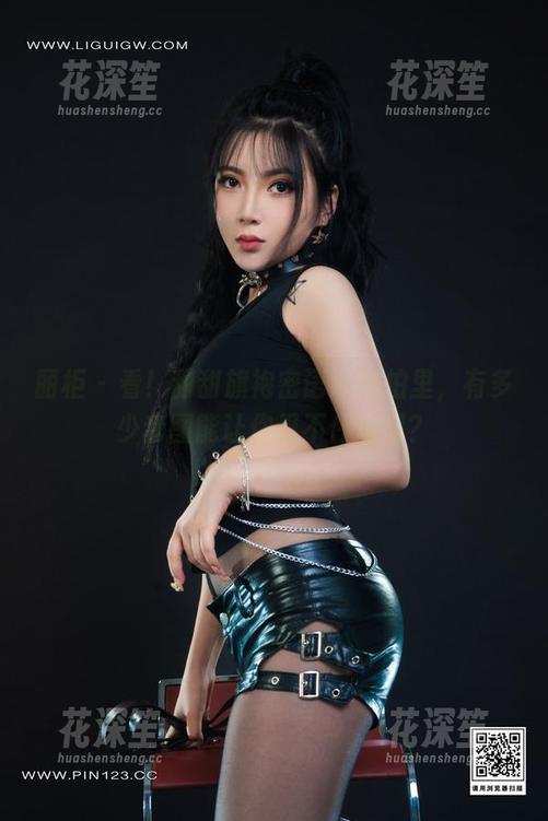 丽柜-甜甜 丽柜 - 看!甜甜旗袍密语:私拍里,有多少套图能让你忍不住追问?