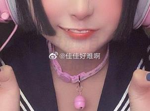 元气满满的佳佳好难啊自拍，原图脑洞大开，图包里完全没把自己当外人看待！