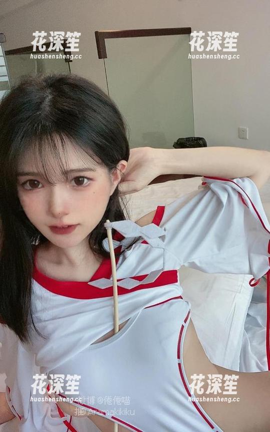 白衬衫：倦倦喵说你得先学会专注，才能拍出这样好看的写真！