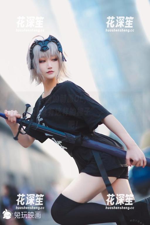看！兔玩映画的制服OL，多想说“我也是OL，可惜没有这样的裙子”，分享给大家吧！