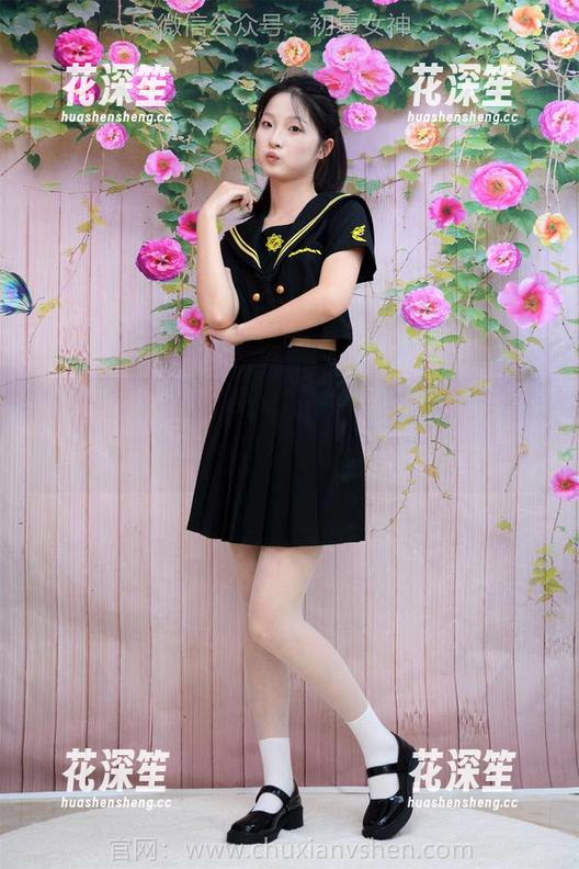 初夏女神 - 这夏天，依依的海边图包令人一阵想入非非，分享给你们。