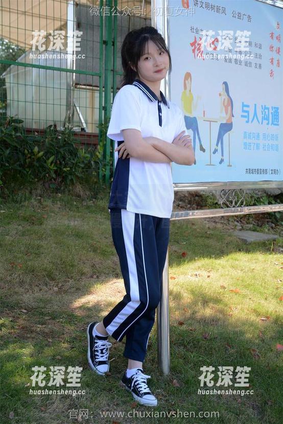 初夏女神-柒柒 初夏女神 - 麻烦大家稍安勿躁,柒柒的镂空原图正在慢慢展开,图册还没到!