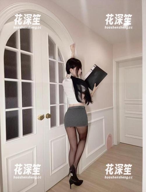 微密圈 - 十万口草莓粥粥的空姐日常：让你一秒变高清乘客图包！