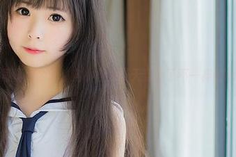 蓝色之夏写真大公开，向小圆为夏天穿上了不一样的色彩衣裳！
