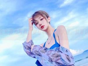 啾小妍的全套甜心写真，变身华丽糖果大使，就等你来打卡！