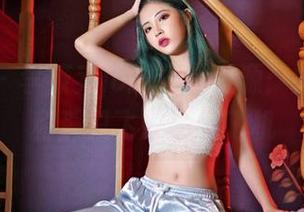 嗲囡囡 - 李筱乔jo的日常资源：她的袜子和那只飞走的纸飞机