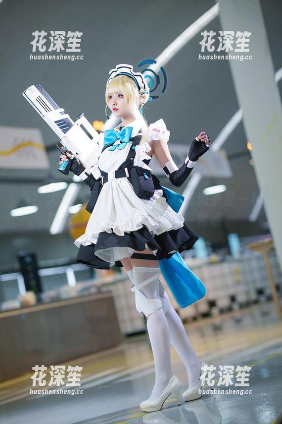 看！大大卷卷小卷在白旗袍里似乎是一种别样的自由，原图值得一赏哦。