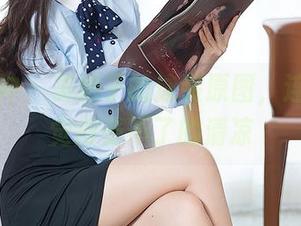 头条女神 - 美纳子的泳装原图，连沙滩都觉得受不了的清凉