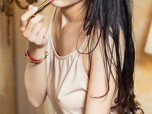头条女神 - 把郭忆然的白丝袜加入你的图库，下载后偷偷瞄一眼！
