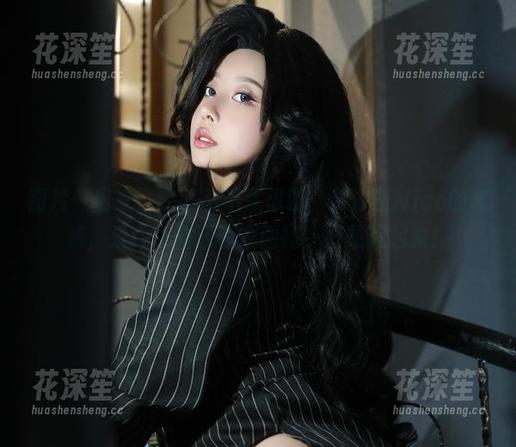 奈汐酱Nice 图片一出来,我就忍不住想说,奈汐酱Nice的套装,是涂了魔法的衣橱吗?好想藏起来!