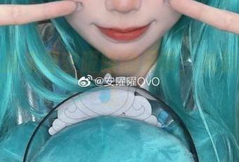 全套作品来得安曜曜的吊带，光影间的挑逗。