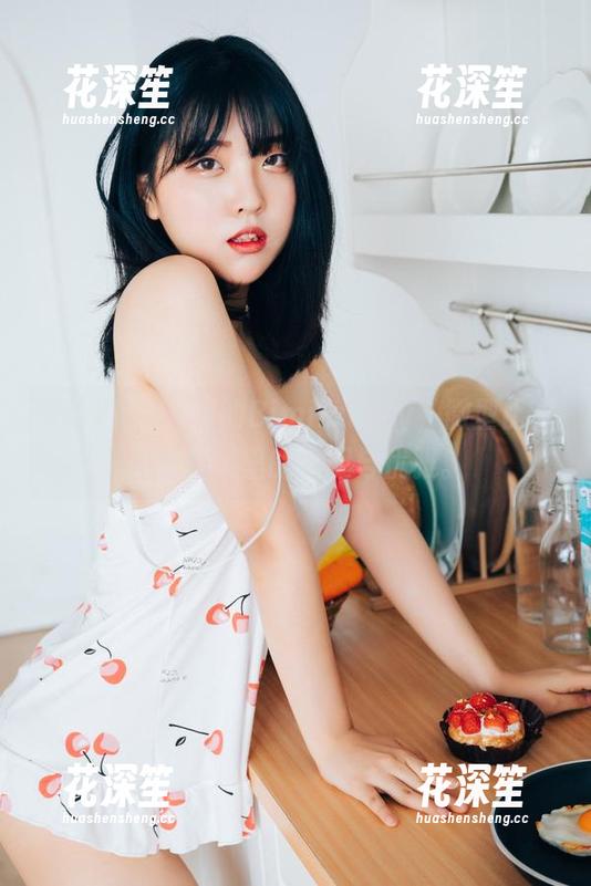 宋哈娜(송하나)的Bimilstory，微型比基尼图片集里的大胆与优雅。