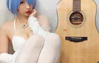 我发誓每次看小女巫露娜的美腿，图片都能燃起小宇宙，原图让我想起天上那闪耀的星星…