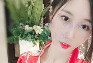 微密圈 - 写真记录小玉吃果冻，空姐风范是不是太来了点？我的小心脏