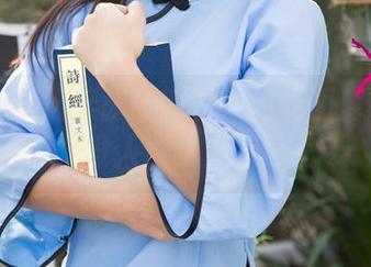 尤果网 - 田梓茵：纯白如何让图库瞬间失色，没人能搭上调色盘？