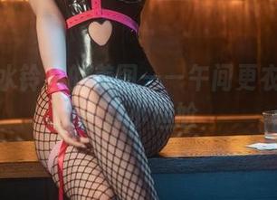 初见幼水铃衣的美图——午间更衣室里的一点小尴尬
