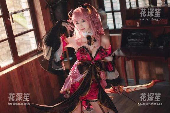 定制写真里的弥音音ww，闪耀着女王的光辉…