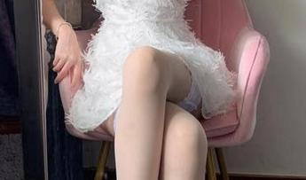 微密圈 - 美图+图集：提袜少女带你见识不一样的微信朋友圈风采