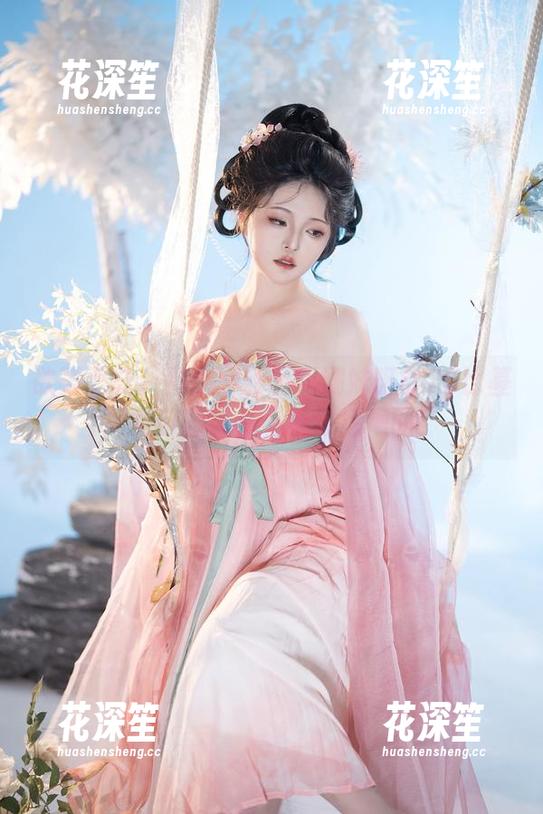 星澜是澜澜叫澜妹呀 欲罢不能!星澜是澜澜叫澜妹呀的2B比基尼免费图包,不看会后悔的!