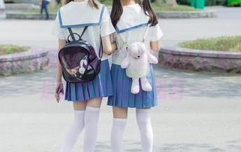 一窥森萝财团私房，20D黑丝踩物图包，足以让你想东想西～
