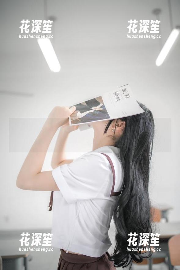疯猫ss 疯猫ss的夏日写真,黑丝,白衬衫,还有一些不可名状的东西
