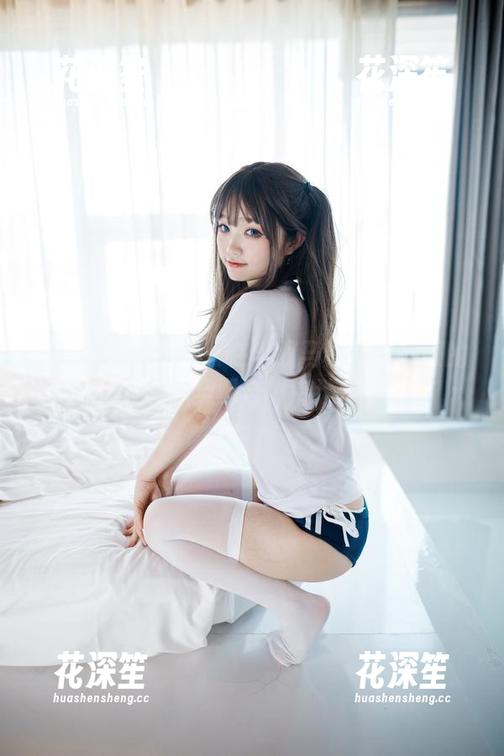 神沢永莉 神沢永莉的照片:在半双马尾和体操服的“默契配合”中迷失