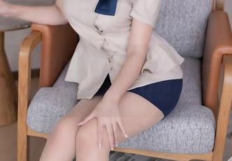 秀人网 - Candy糖糖比基尼写真图集：说好的沙滩，结果我只想继续翻页...