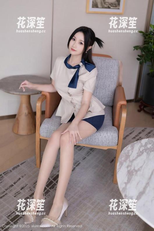 秀人网 - Candy糖糖比基尼写真图集：说好的沙滩，结果我只想继续翻页...