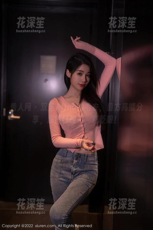 秀人网-双笙Alina 秀人网 - 双笙Alina的毛衣,前方高能分享,原图已就位,别眨眼!