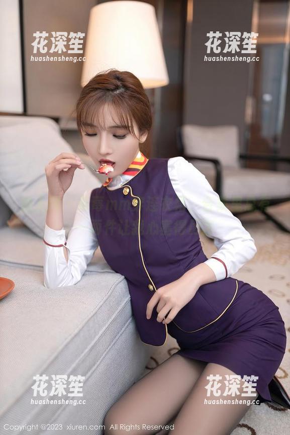 秀人网 - 草莓mm穿连衣裙，合集里总有一两件让我心塞得厉害