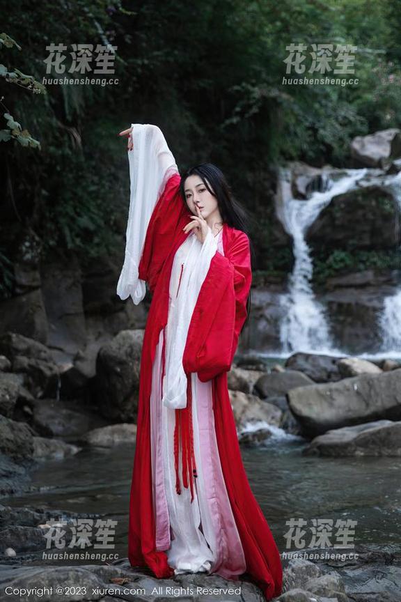 秀人网 - 葛征Model的天台图集：有光有影，气氛悠然，却让人忍不住想多想几道